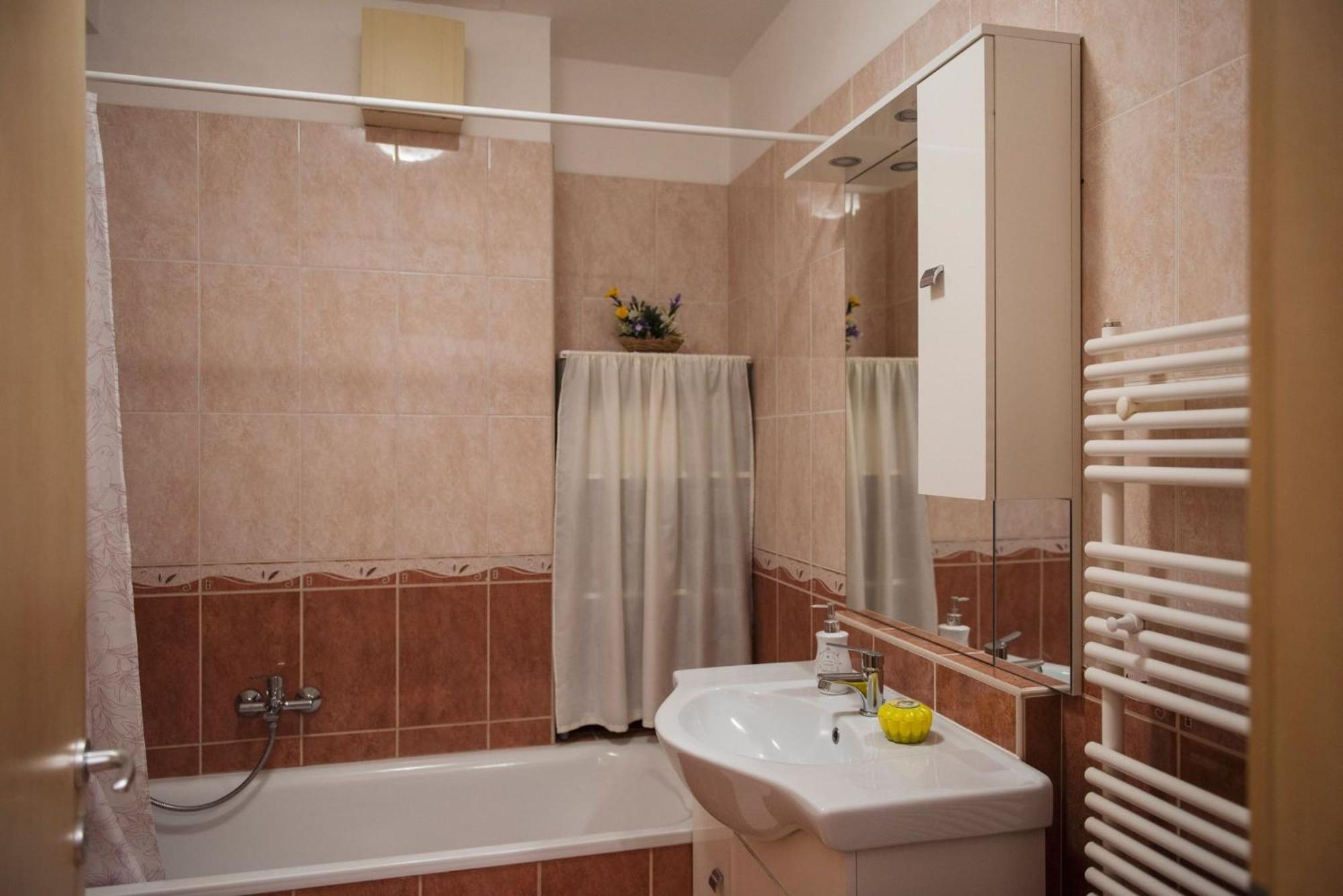 Inci Apartman Pécs Exterior foto